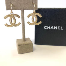 Load image into Gallery viewer, CHANEL CC Classic Earrings