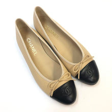 Load image into Gallery viewer, CHANEL CC Cap Toe Classic Flats Size 38