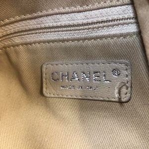 CHANEL Quilted Zipper Hobo Bag