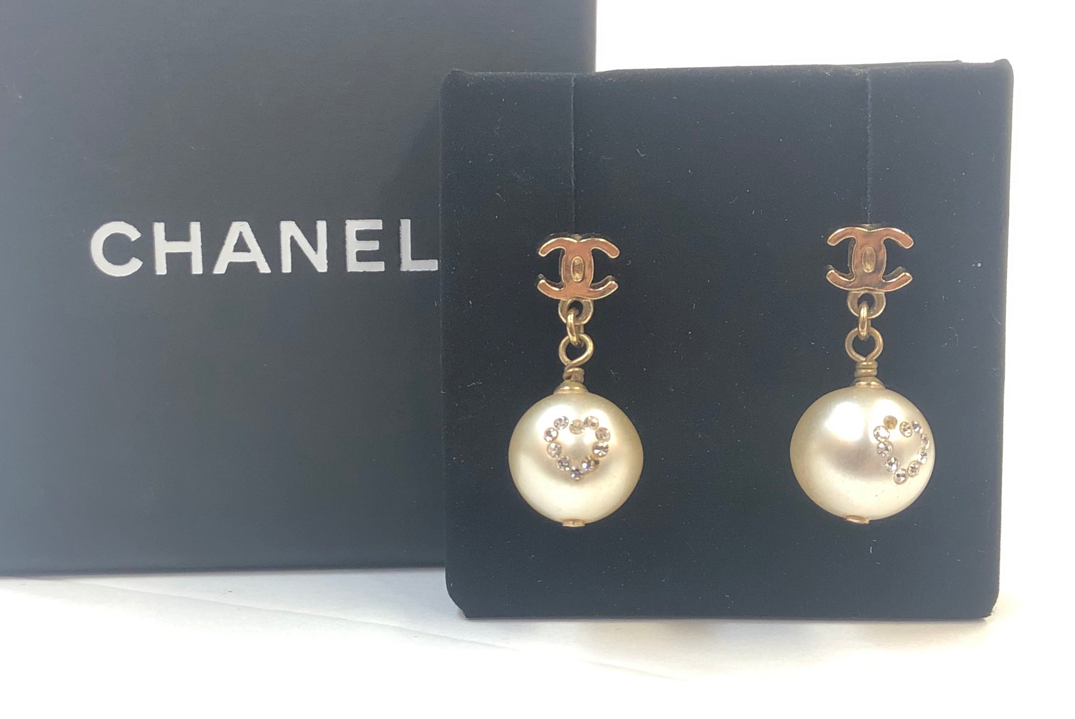 CHANEL 19A Crystal CC Pearl Drop Earrings - Timeless Luxuries