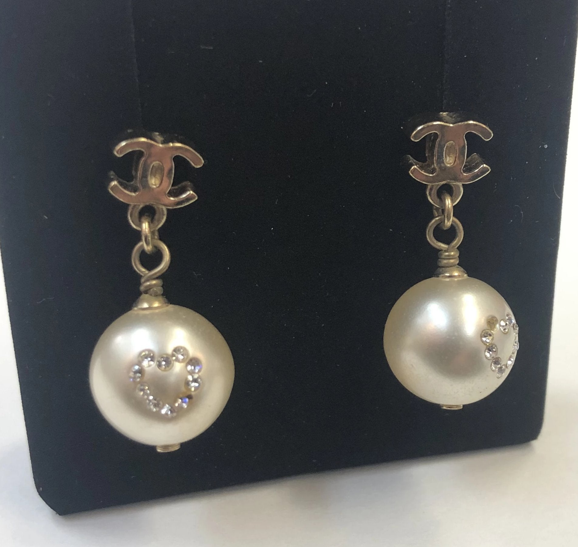 CHANEL Pearl Drop Earrings – The Luxury Label Nashville